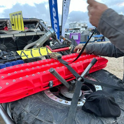 Ultimate Traction recovery board with steel plugs - Image 4